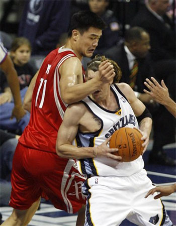 Yao leads Rockets to beat Grizzlies 86-80