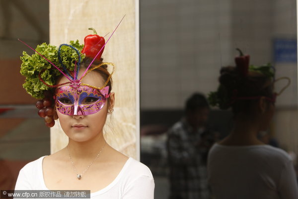 Vegetable bikinis on display in Xi'an