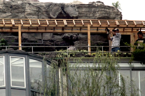 Demolition work starts on illegal rooftop villa structure