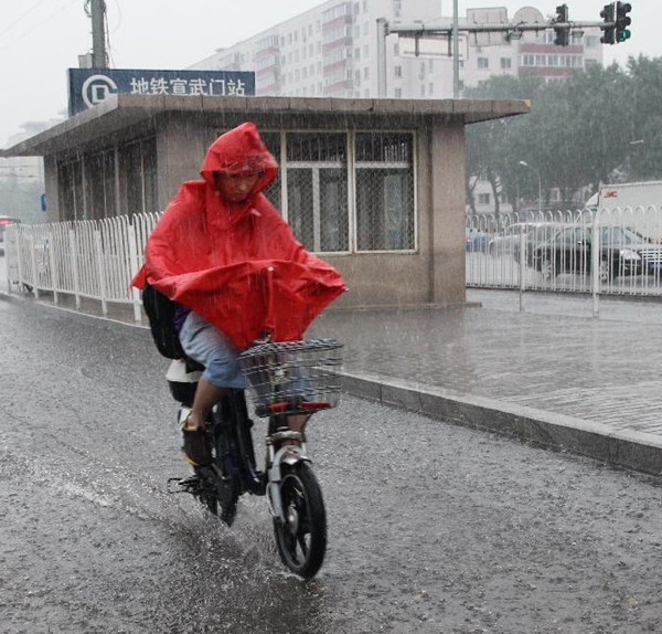 Heavy rain hits Beijing