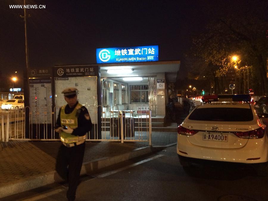 Beijing subway temporarily suspended after man jumps off platform