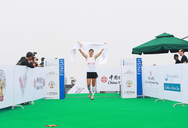 Athletes conquer Beijing's 82-story skyscraper in vertical run