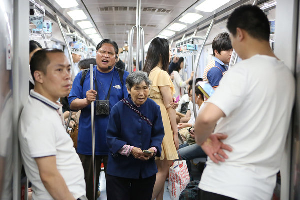 Beijing metro: food ok, but beggars can't stay