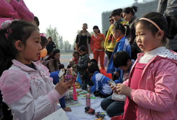 Pupils learn to trade at school flea market