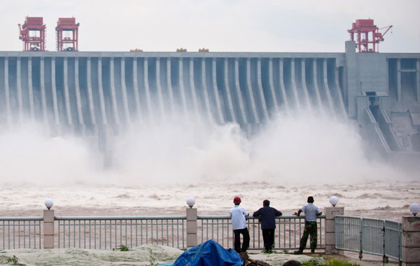 Three Gorges Dam braces for flood peak