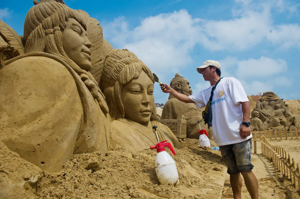 Sand sculptures arrive in Zhoushan
