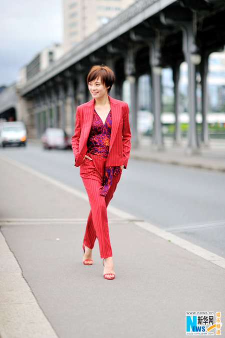 Street snaps: Actress Sun Li in red