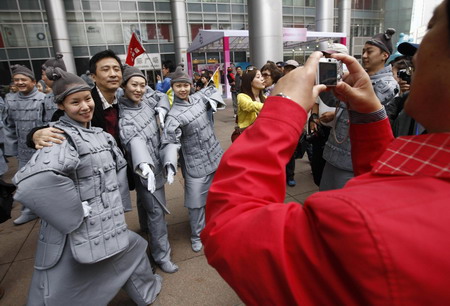 Terracotta warriors perform in Shanghai ahead of Expo