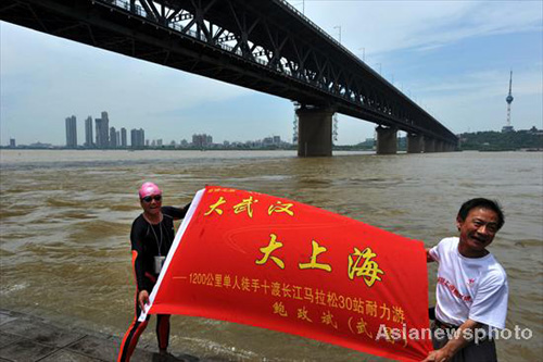 Wuhan swimmer attempts 1,200km to Expo