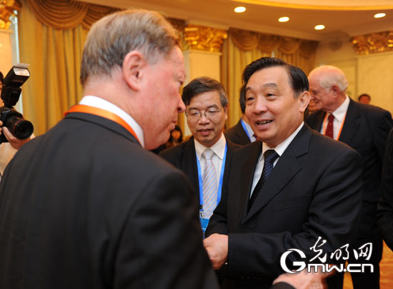 Wang Chen attends the 4th World Forum on China Studies