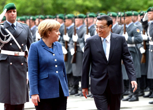 Li attends welcoming ceremony held by Merkel