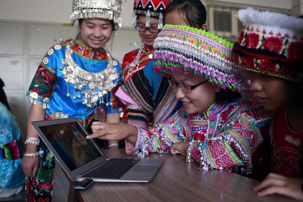 Students in China tune in for live space lecture