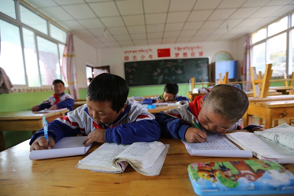 Primary school at the verge of Qinghai-Tibetan Plateau