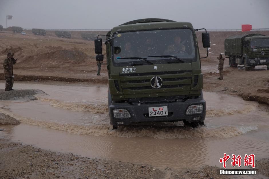 PLA soldiers serving along Qinghai-Tibet highway