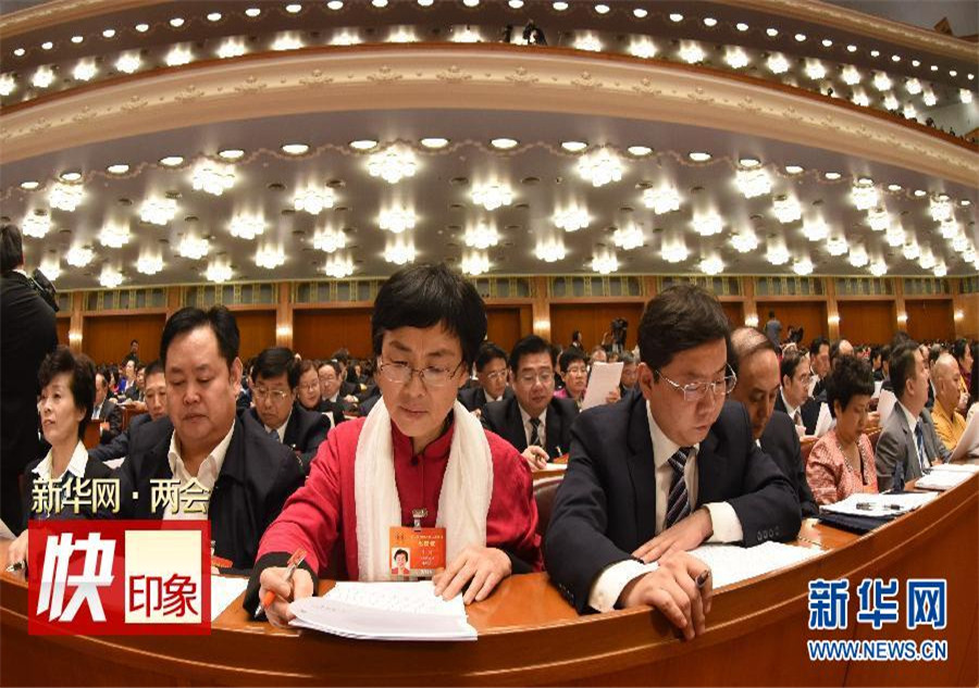 China's top legislator delivers work report