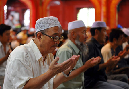 Muslims in Beijing pray on Djumah Day