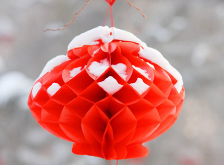 Red lanterns bring joy to Urumqi