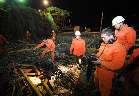 7 dead, 34 injured in SW China overpass collapse