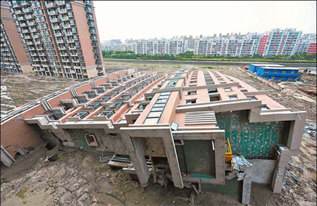 Shanghai building topple trial begins