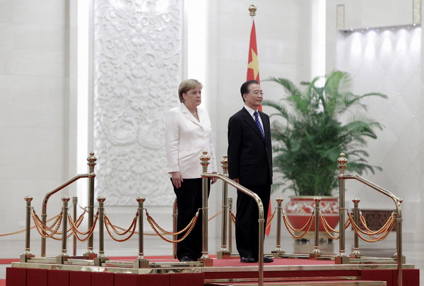 Chinese Premier, German Chancellor hold talks