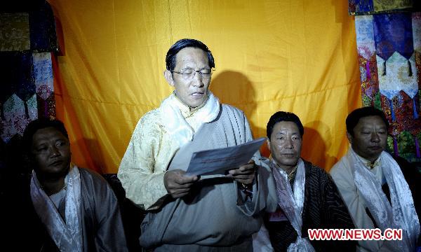 Sixth Living Buddha Dezhub enthroned in Tibet