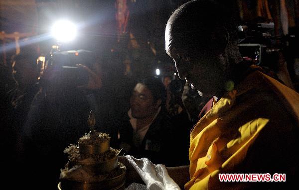 Sixth Living Buddha Dezhub enthroned in Tibet