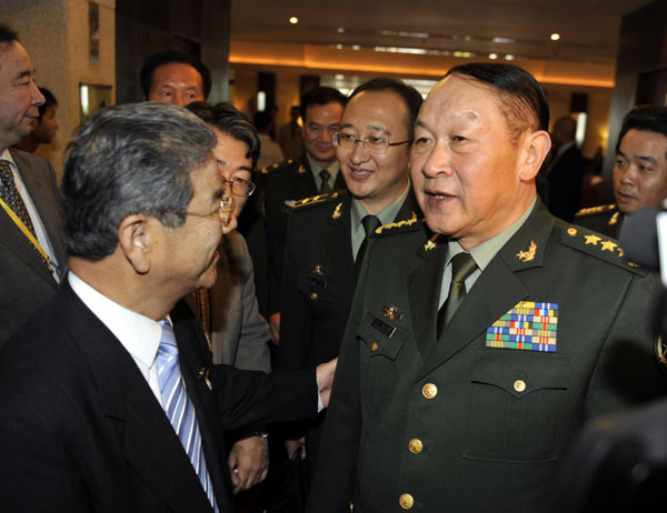 Chinese, Japanese defense ministers talk in Hanoi