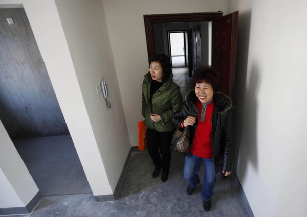 Shanghai residents get keys to affordable homes