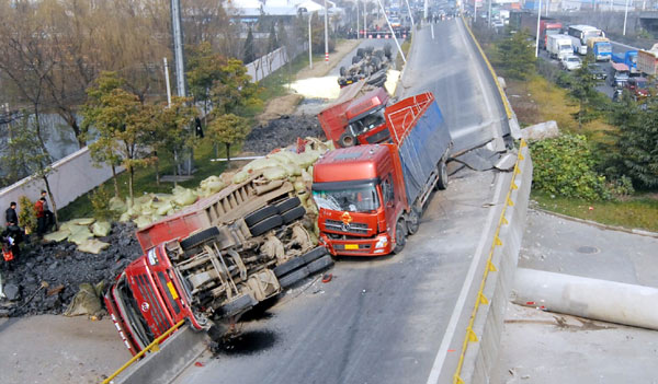 Overpass collapse leaves 2 injured