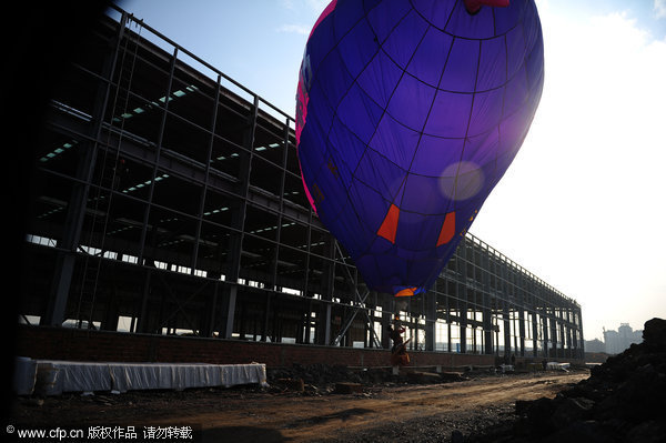 Self-made airship sets new height record