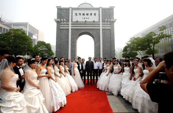 Group wedding for student couples