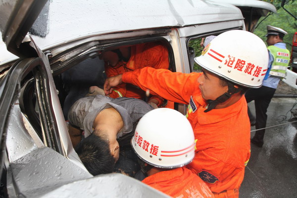 12 killed in Chongqing vehicle crash