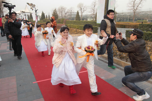 Group wedding brings big joy to little people