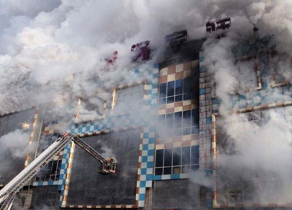 Shopping mall fire contained in NE China