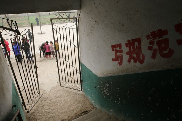 4 killed in C China elementary school stampede