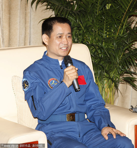 Medical quarantine over for Shenzhou X astronauts