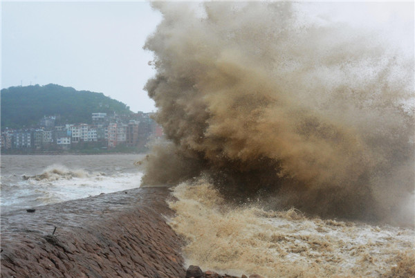 China maintains top-level alert for Typhoon Soulik