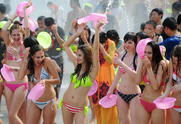 Splashing frenzy in S China