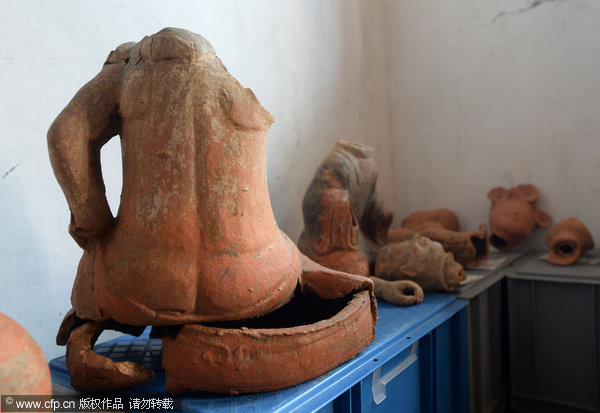 38 tombs, rare figurine unearthed in Sichuan