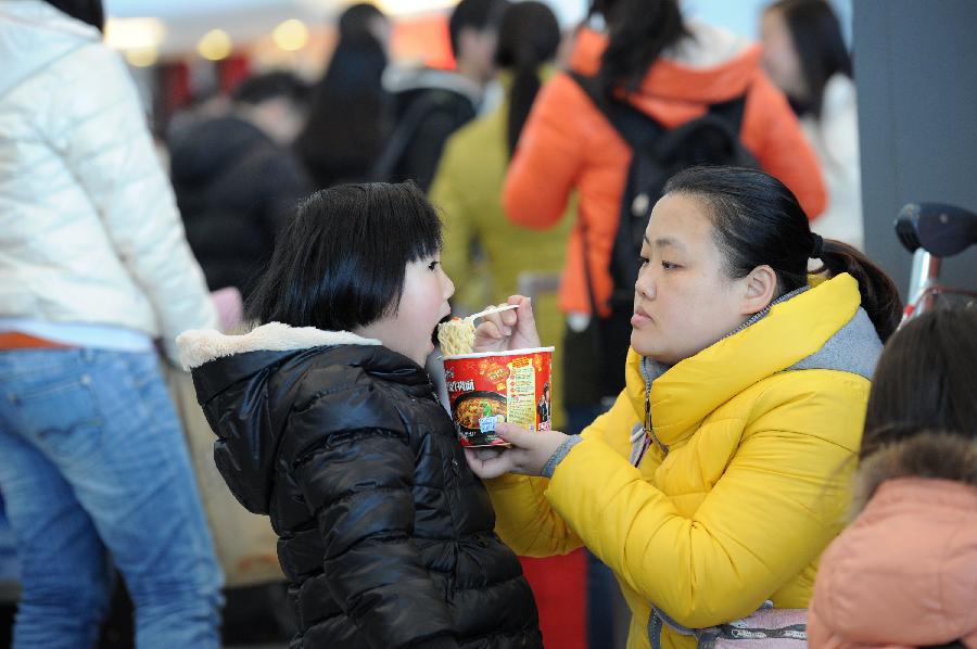 Heavy snow leads to closure of airport in SW China