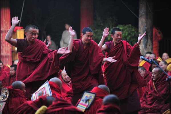 10 monks pass highest Tibetan Buddhism exam