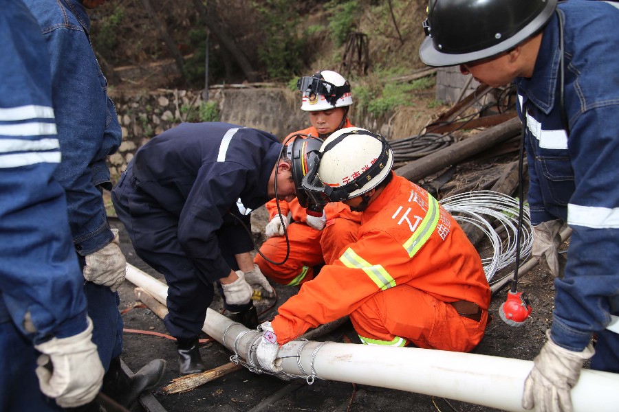 22 trapped in SW China mine flood