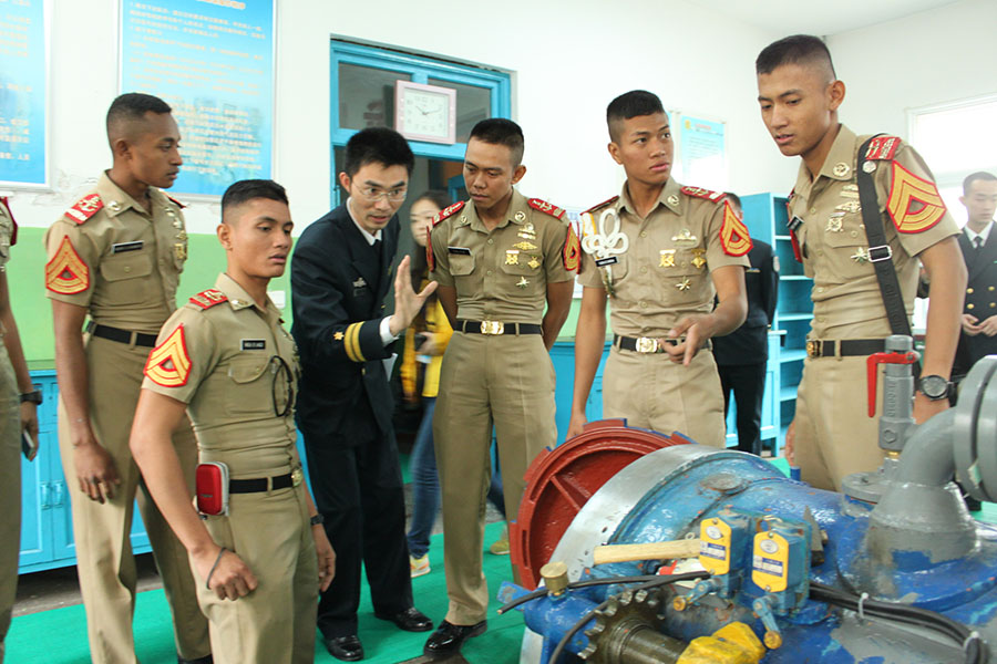 Indonesian navy visits China's submarine academy