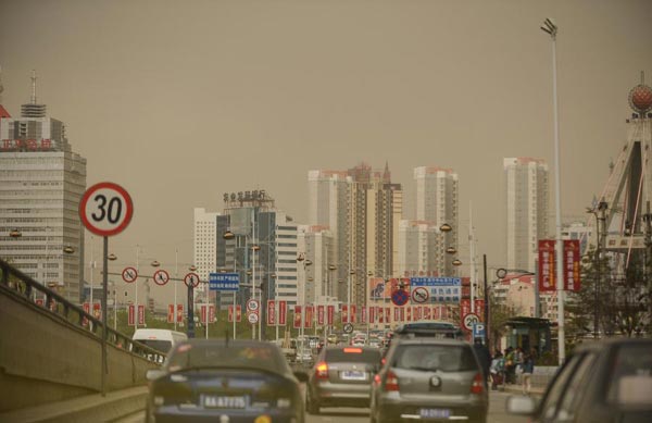 China's Xining shrouded by floating dust