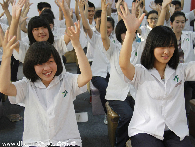 Students pop stress before college entrance exam