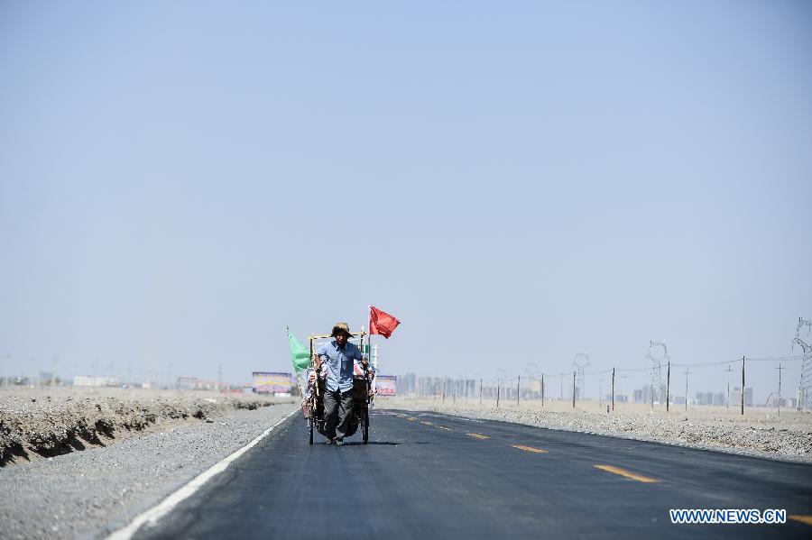 Former truck driver's hiking tour around China