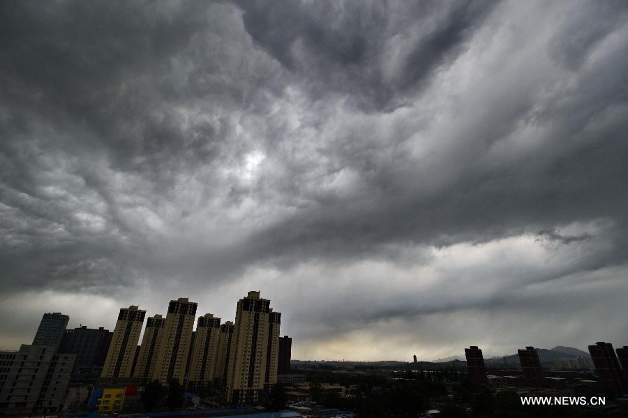 Beijing issues blue warning signal of rainstorm