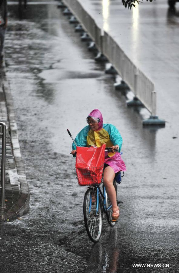 Beijing issues blue warning signal of rainstorm