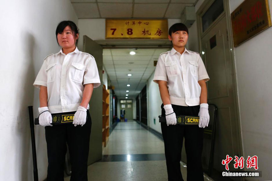 A glimpse inside the <EM>gaokao</EM> grading labs