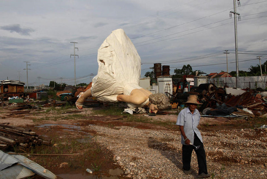 China's tallest Marilyn Monroe statue dumped